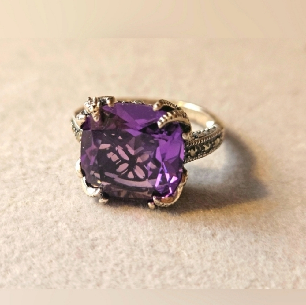 Cushion-cut, lab-created amethyst stone accentuated marcasite & milgrain detail - Picture 4 of 9